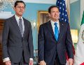 Marco Rubio y Roberto Velasco posan ante los medios luego de su reunión a puerta cerrada en Washington. EFE/S. Thew