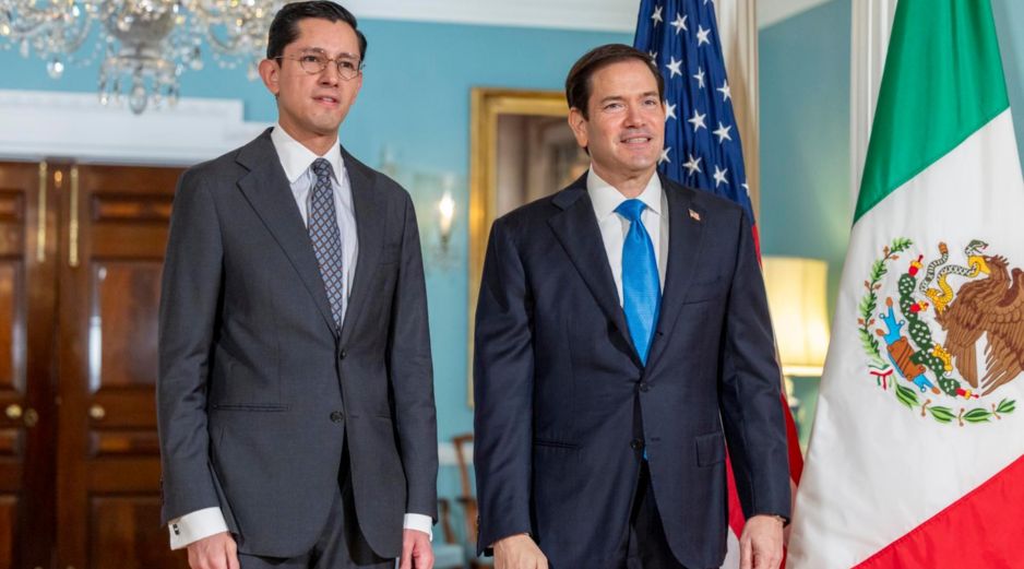 Marco Rubio y Roberto Velasco posan ante los medios luego de su reunión a puerta cerrada en Washington. EFE/S. Thew