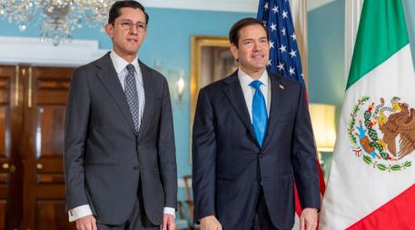 Marco Rubio y Roberto Velasco posan ante los medios luego de su reunión a puerta cerrada en Washington. EFE/S. Thew