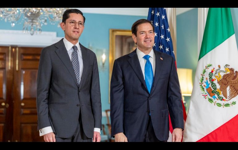 Marco Rubio y Roberto Velasco posan ante los medios luego de su reunión a puerta cerrada en Washington. EFE/S. Thew