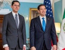 Marco Rubio y Roberto Velasco posan ante los medios luego de su reunión a puerta cerrada en Washington. EFE/S. Thew