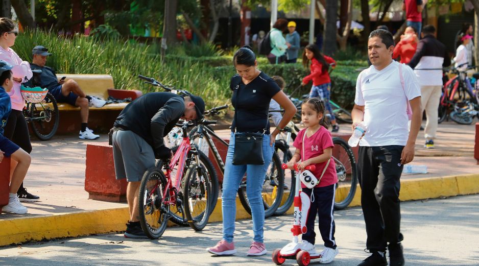 Cada semana la ciudad entrega parte de sus avenidas a peatones, corredores y ciclistas para la realización de la Vía RecreActiva. EL INFORMADOR