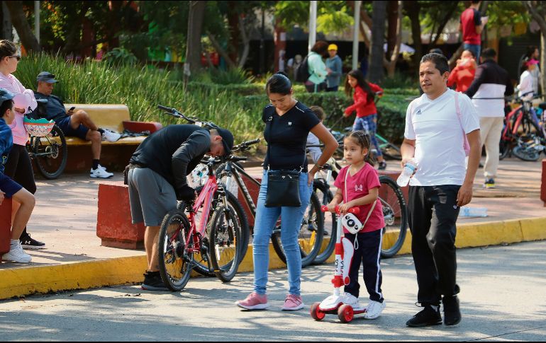 Cada semana la ciudad entrega parte de sus avenidas a peatones, corredores y ciclistas para la realización de la Vía RecreActiva. EL INFORMADOR