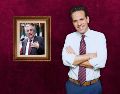 Loret argumenta que el intento de distanciamiento es insostenible, pues las figuras clave que asumen el relevo político forman parte del mismo grupo. SUN / ARCHIVO