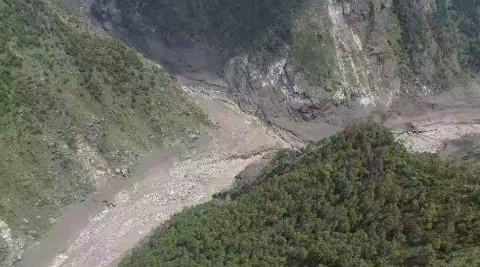 Esta fotografía muestra una zona afectada por un deslizamiento de tierra cerca del puerto de Gyirong, en la Región Autónoma del Tíbet, en el suroeste de China. Xinhua