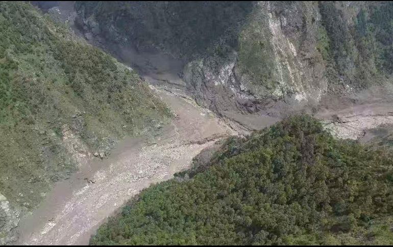 Esta fotografía muestra una zona afectada por un deslizamiento de tierra cerca del puerto de Gyirong, en la Región Autónoma del Tíbet, en el suroeste de China. Xinhua