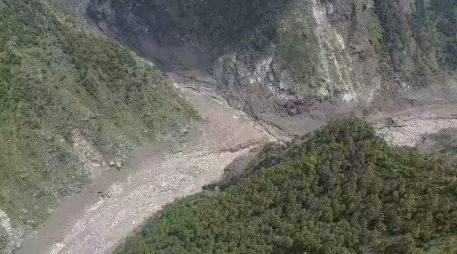 Esta fotografía muestra una zona afectada por un deslizamiento de tierra cerca del puerto de Gyirong, en la Región Autónoma del Tíbet, en el suroeste de China. Xinhua