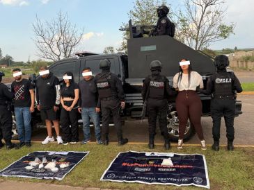 César "N", de 42 años; Javier "N", de 36, Adrián "N", de 44; Patricia "N", de 32, y Alexia "N", de la misma edad, fueron remitidos ante un agente del Ministerio Público federal. CORTESÍA