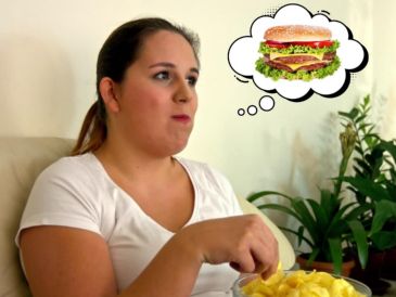 El organismo te pide a gritos los nutrientes que le faltan. Pero si respondes a esa llamada con más calorías vacías, el ciclo de hambre nunca se detiene y la desnutrición se agrava silenciosamente. ESPECIAL / CANVA
