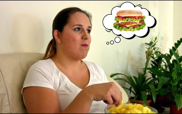 El organismo te pide a gritos los nutrientes que le faltan. Pero si respondes a esa llamada con más calorías vacías, el ciclo de hambre nunca se detiene y la desnutrición se agrava silenciosamente. ESPECIAL / CANVA