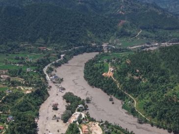 La masa glacial se habría precipitado más de mil metros de desnivel sobre la cuenca del Lhende Khola. EFE / ARCHIVO