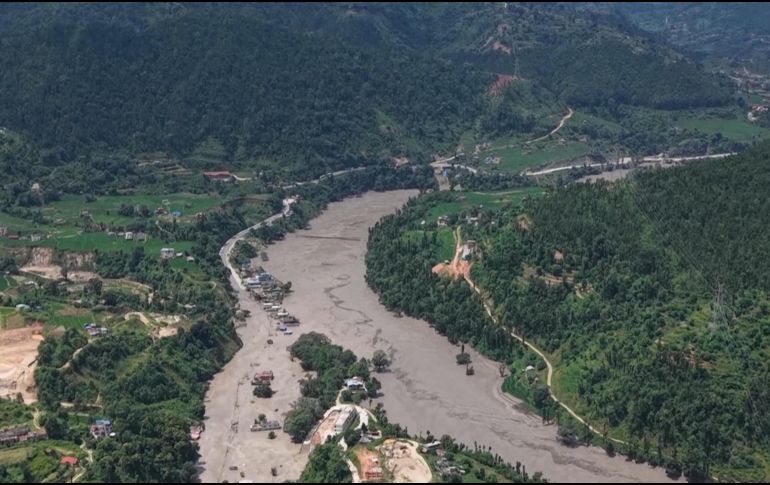 La masa glacial se habría precipitado más de mil metros de desnivel sobre la cuenca del Lhende Khola. EFE / ARCHIVO