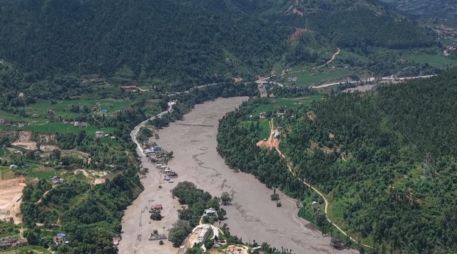 La masa glacial se habría precipitado más de mil metros de desnivel sobre la cuenca del Lhende Khola. EFE / ARCHIVO