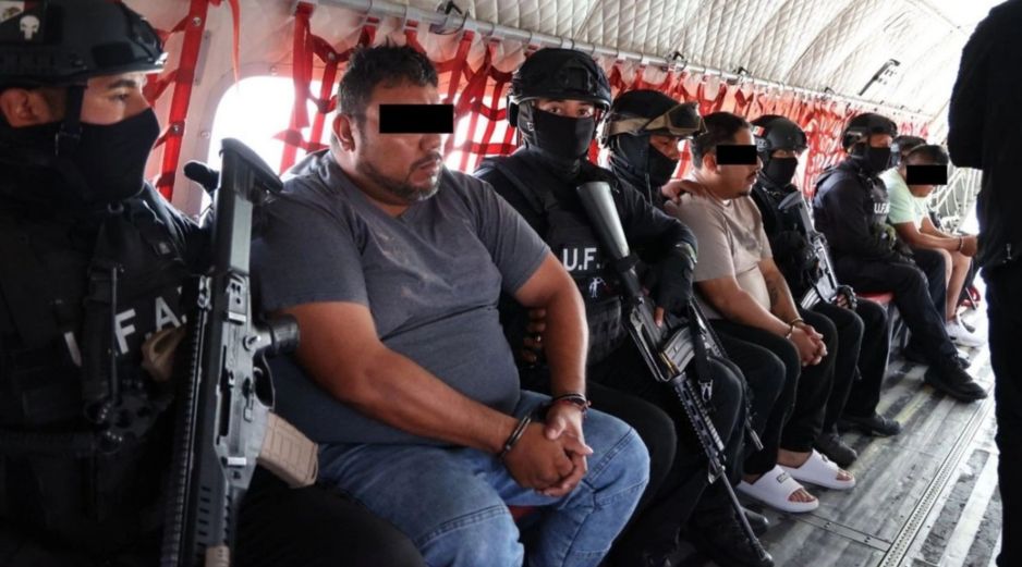 Además de los arrestos, se aseguró un arsenal compuesto por cuatro armas largas, dos armas cortas y municiones de diversos calibres. ESPECIAL/Fiscalía de Oaxaca