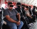 Además de los arrestos, se aseguró un arsenal compuesto por cuatro armas largas, dos armas cortas y municiones de diversos calibres. ESPECIAL/Fiscalía de Oaxaca