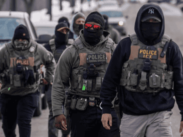 El Departamento de Seguridad Nacional, la agencia matriz del ICE, reaccionó el jueves con actitud desafiante ante los críticos del plan. AP / ARCHIVO