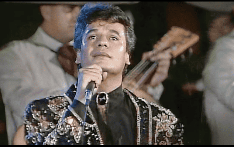 Su estilo extravagante y carismático desafió las normas y estándares de la industria musical latina de su época, abriendo camino para la expresión libre en los escenarios. SUN / ARCHIVO