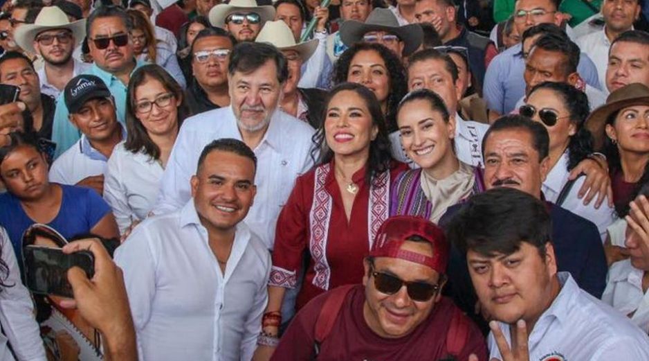 Además de la imitadora de la Presidenta, al evento acudió el senador Gerardo Fernández Noroña, lo que arreció la polémica. X/simeysenadora