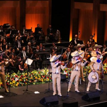 Los mariachis Nuevo Tecalitlán y Los Camperos recorrieron parte del repertorio de dos figuras que marcaron la música mexicana. EL INFORMADOR/J. Acosta