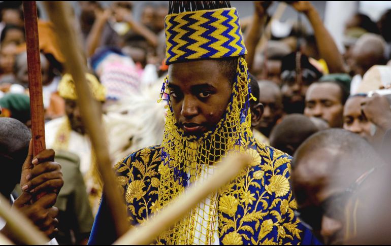 El rey Oyo Nyimba Kabamba Iguru Rukidi IV, monarca del reino de Tooro, durante la celebración de su 18vo cumpleaños en Fort Portal, Uganda, el sábado 17 de abril de 2010, momento en que asumió plenamente sus funciones. AP/M. Hofer.