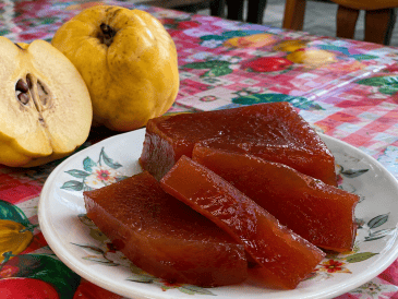 Descubre el rincón de Jalisco donde el membrillo se transforma en un dulce tradicional irresistible. ESPECIAL/ChatGPT