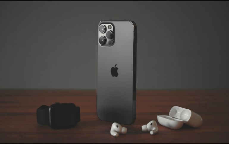 El próximo iPhone 18 Pro Max integraría una cámara de apertura variable exclusiva, un diseño más grande y pesado, y mejoras en el zoom óptico, distanciándose del modelo Pro tradicional. Unsplash