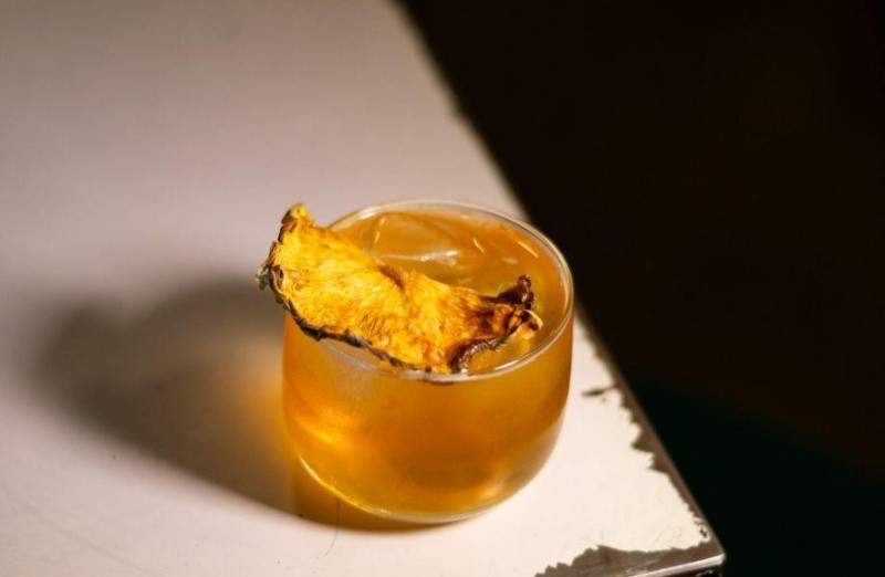  Farmacia Rita Pere apuesta por destilados nacionales, cerveza, cocteles herbales y una selección curada de bebidas provenientes de fábricas pequeñas o independientes. CORTESÍA&nbsp;