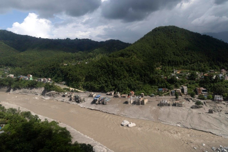 Los equipos de rescate estaban en alerta máxima ante posibles nuevas inundaciones procedentes de un nuevo lago. EFE&nbsp;