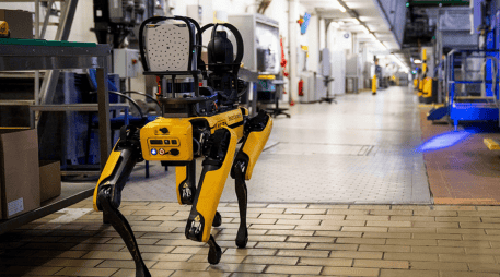 La implementación de tecnologías de choque eléctrico plantea graves dilemas éticos y de derechos humanos, especialmente tras incidentes fatales en otros contextos penitenciarios. EFE/Boston Dynamics