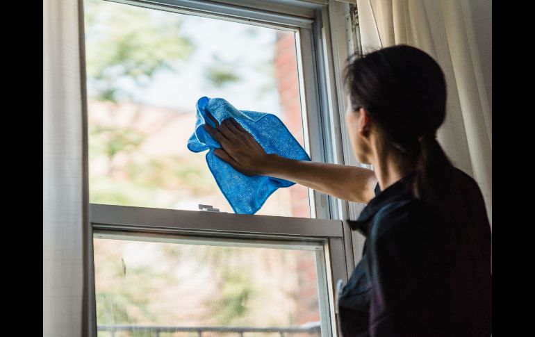 El vinagre blanco es el aliado perfecto en otoño para eliminar las manchas de lluvia en las ventanas.  ESPECIAL/PEXELS