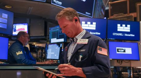En la semana, el Dow gana un 0.5 %, el S&P 500 un 0.5 % y el Nasdaq un 0.9 por ciento. EFE/S. Yenesel