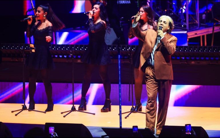 Con temas como “No podrás”, lágrimas, risas y una lluvia de clásicos, el intérprete convirtió el Auditorio Telmex en una noche llena de nostalgia. EL INFORMADOR/ J. Acosta