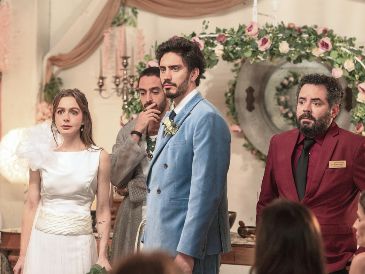 La actriz Regina Pavón interpreta a Natalia; la acompañan en la foto José Eduardo Derbez e Iván Amozurrutia. CORTESÍA