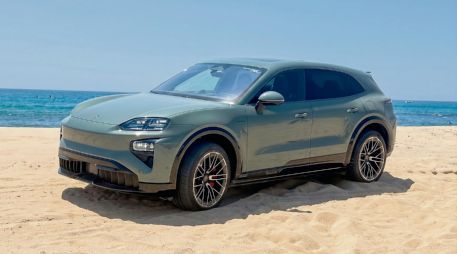 El Porsche Cayenne Electric combina proporciones deportivas, rines de hasta 22 pulgadas y elementos aerodinámicos activos. ESPECIAL