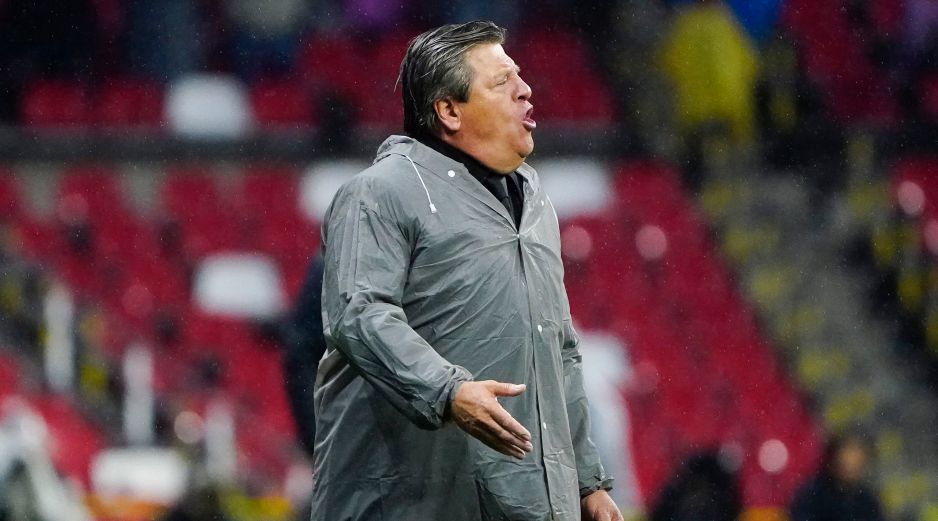 Miguel Herrera durante el partido entre Atlante y León que culminó en empate a uno. IMAGO7