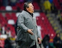 Miguel Herrera durante el partido entre Atlante y León que culminó en empate a uno. IMAGO7