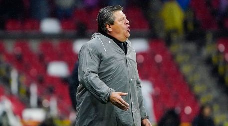 Miguel Herrera durante el partido entre Atlante y León que culminó en empate a uno. IMAGO7