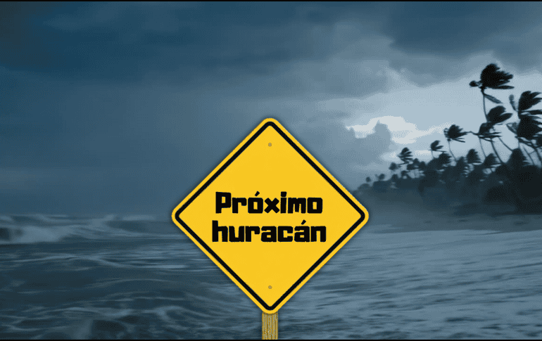 El futuro de la tormenta tropical “Karina” luce imponente en los modelos meteorológicos. ESPECIAL / CANVA