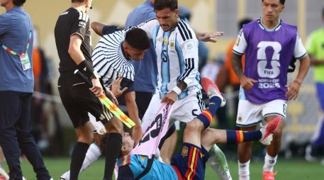 Leandro Paredes derribó a los españoles Eric García y Pablo Páez Gavira 