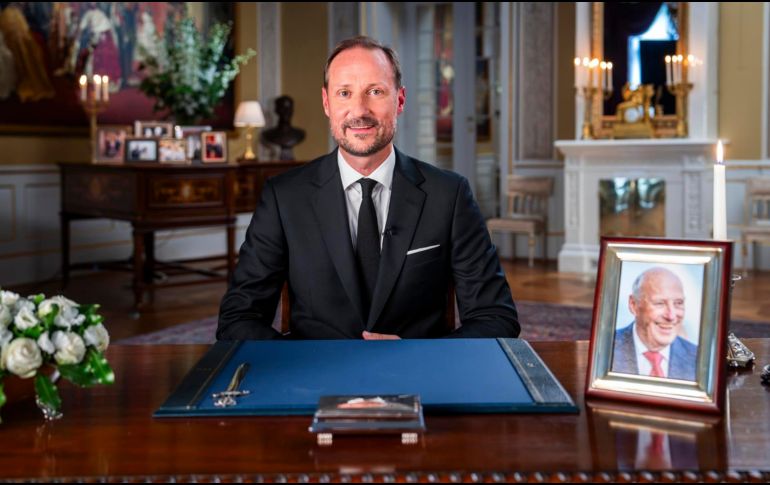 El Rey Haakon VIII de Noruega pronuncia su primer discurso como monarca en el Palacio Real de Oslo, Noruega. EFE / Heiko Junge
