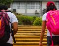 Entre la lista de útiles, libros y cuadernos, la mochila se vuelve un accesorio doloroso en ocasiones. ESPECIAL/PEXELS