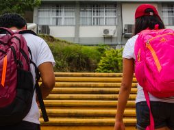 Entre la lista de útiles, libros y cuadernos, la mochila se vuelve un accesorio doloroso en ocasiones. ESPECIAL/PEXELS