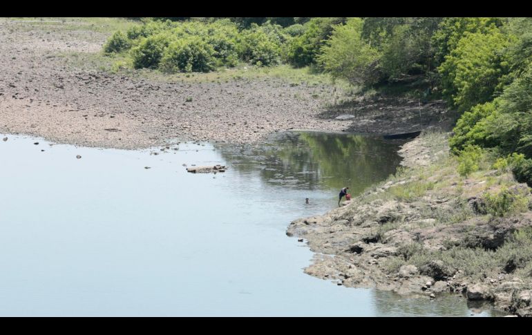 Un tramo del Río Lempa durante la sequía provocada por el fenómeno de El Niño en San Idelfonso, El Salvador, otro de los países afectados. EFE/R. Sura