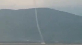 “Culebra de agua” sorprende en el Lago de Chapala captan impresionante tromba marina  VIDEO