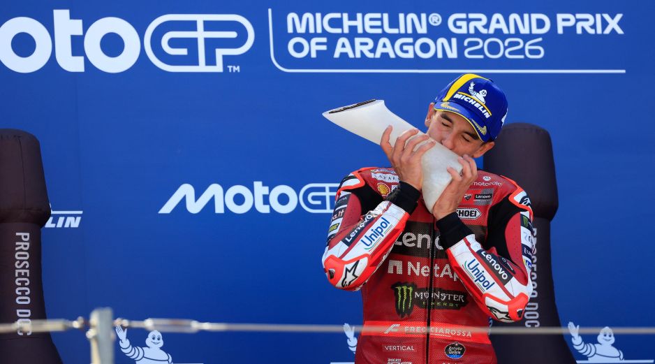 Marc Márquez conquistó Aragón tras imponerse en un emocionante duelo y recortó a 19 puntos la distancia con Jorge Martín. EFE.