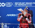 Marc Márquez conquistó Aragón tras imponerse en un emocionante duelo y recortó a 19 puntos la distancia con Jorge Martín. EFE.