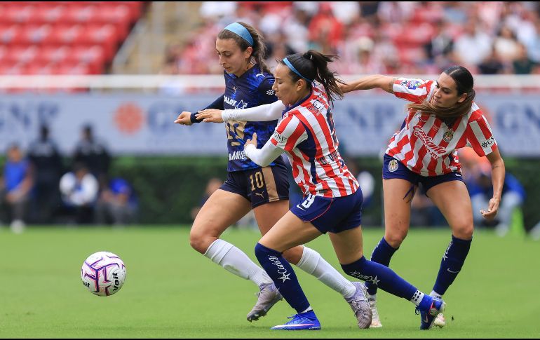 Pumas derrotó 0-2 a Chivas Femenil en el Estadio AKRON y puso fin a una racha de 12 partidos sin perder de las rojiblancas como locales. IMAGO7.