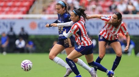 Pumas derrotó 0-2 a Chivas Femenil en el Estadio AKRON y puso fin a una racha de 12 partidos sin perder de las rojiblancas como locales. IMAGO7.