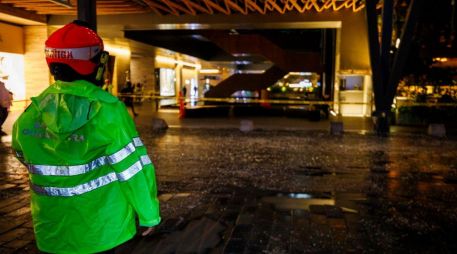 La tormenta de esta tarde provocó la caída de al menos 13 árboles y daños en plazas comerciales de Zapopan y Guadalajara. ESPECIAL/PC y Bomberos de GDL.