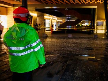 La tormenta de esta tarde provocó la caída de al menos 13 árboles y daños en plazas comerciales de Zapopan y Guadalajara. ESPECIAL/PC y Bomberos de GDL.